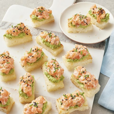 Bouchées de Riz Croustillant au Saumon Épicé