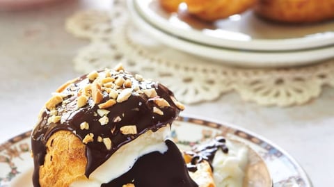 Choux à la Crème Glacée style Profiteroles