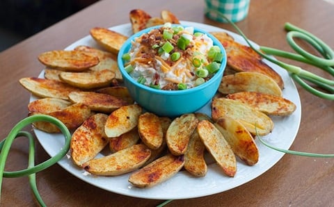 Pommes de Terre Rattes Rôties et Trempette Bacon-cheddar