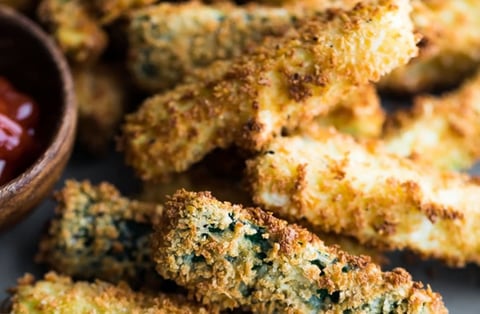 Frites de Courgettes dans la Friteuse à Air Chaud