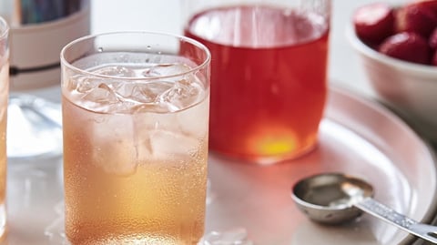 Gin Tonic au Shrub de Fraises et Vinaigre Balsamique