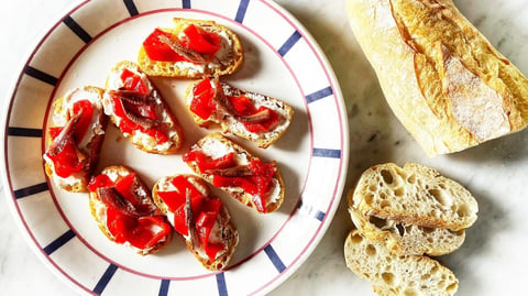 Crostini Chèvre, Poivrons et Anchois