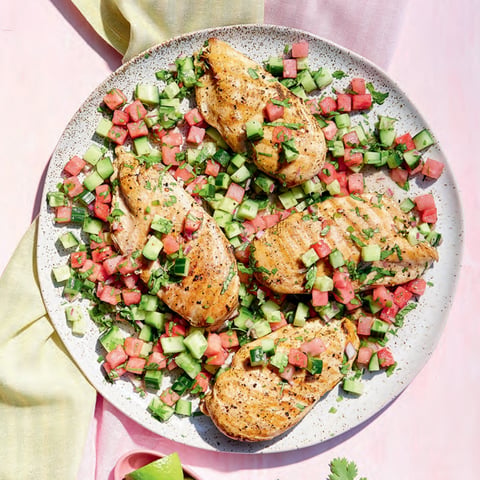 Poitrines de Poulet Grillées, Salsa de Melon d’Eau