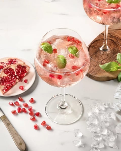 Mocktail : Pétillant aux Baies de Grenade et Basilic