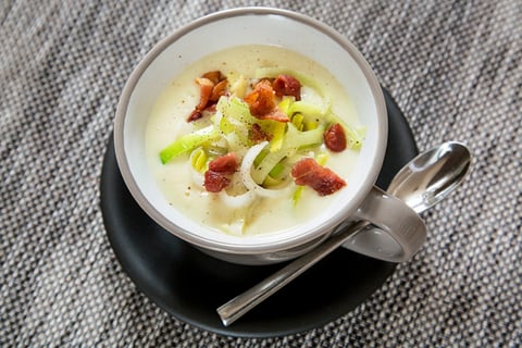Velouté de Chou-fleur et Poireau au Fromage et au Bacon