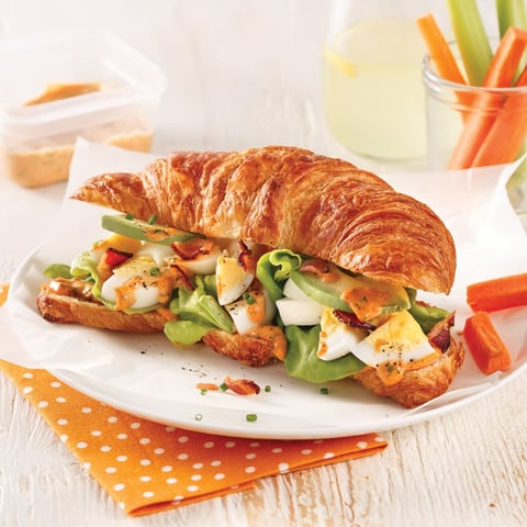 Croissants aux Oeufs et Avocats
