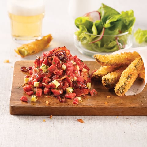 Tartare de Boeuf au Bacon et Oignons Confits à la Bière Noire