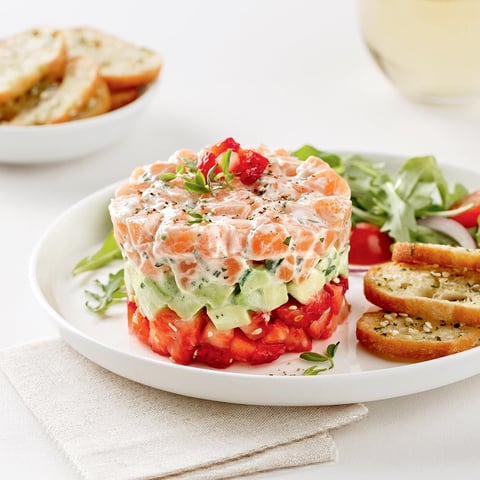 Tartare de Saumon étagé, Fraises et Avocat