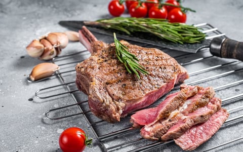 Tomahawk sur BBQ