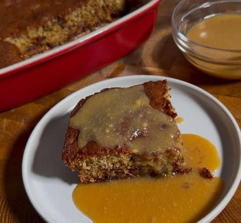Gâteau aux Dattes et Sauce au Caramel