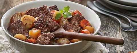 BŒUF AUX LÉGUMES, BRAISÉS AU VIN ROUGE