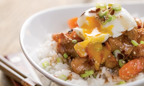 BOL DE RÊVE JAPONAIS AU POULET ET AUX LÉGUMES MARINÉS