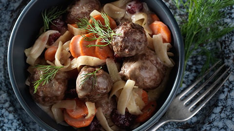 BOULETTES DE VIANDE À LA SUÉDOISE AVEC PÂTES