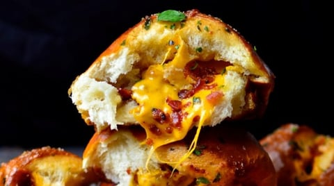 Bouchée de Bretzel Farcie aux Bacons et au Cheddar