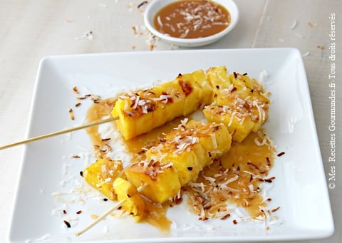 Brochettes d'Ananas Grillé , Sauce au Caramel de Noix de Coco