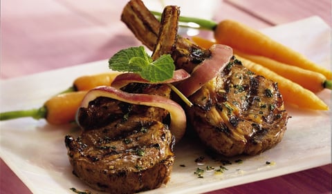 Côtelettes d'Agneau Grillées au Vin et à la Menthe