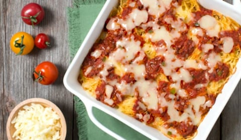 CASSEROLE ÉTAGÉE DE CHEVEUX D’ANGE ET DE SAUCISSE