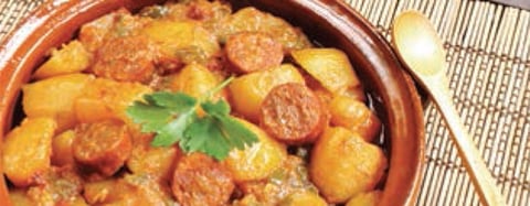 CASSEROLE DE POMMES DE TERRE ET SAUCISSES