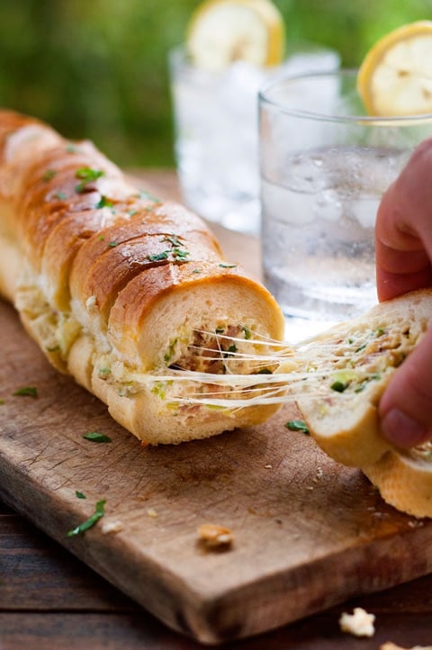 Cheesy Bacon Jalapeno Baguette avec Beurre à L'ail