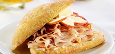 Ciabatta à la Dinde Fumée, Bacon, Pommes et Mayonnaise