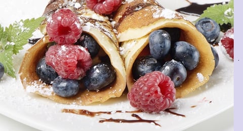 Crêpes Citronnées au Sucre et aux Baies Fraîches