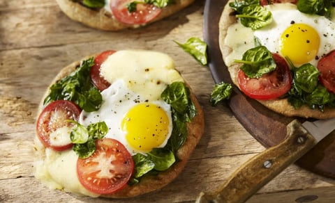 Pizza Matinale sur Pain Plat
