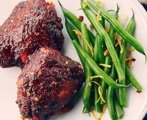 Cuisses de Poulet Badigeonnées de Miel Épicé