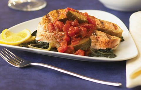 Darnes de Saumon avec Sauce Primavera sur de la Bette à Carde