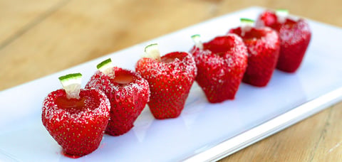 Des Jello Shots Servis dans des Fraises