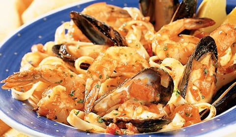 FETTUCCINE AUX CREVETTES ET AUX MOULES