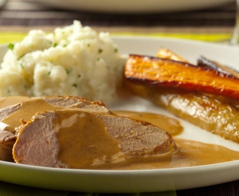 FILETS DE PORC ONCTUEUX AU OKA AVEC CHAMPIGNONS