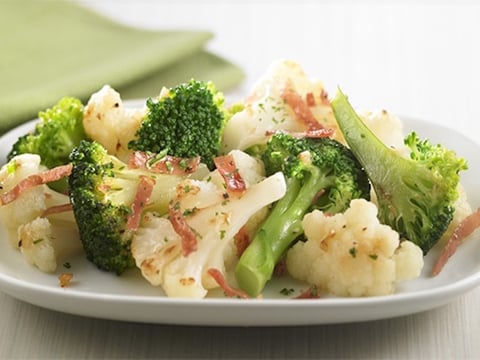 FLEURETTES DE BROCOLI ET DE CHOU-FLEUR À LA ROMAINE