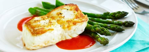 Flétan avec Sauce aux Poivrons Rouges Grillés