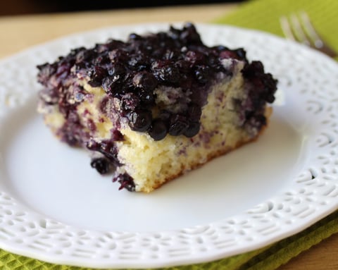 Gâteau Léger au Yogourt Grec et aux Bleuets