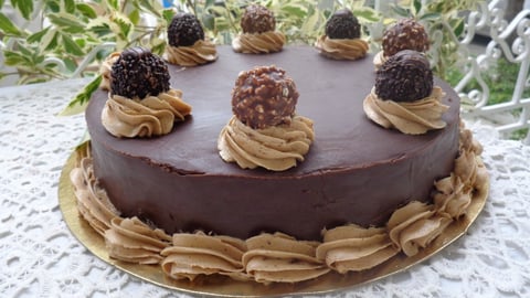 Gâteau Noisette Chocolat au Ferréro Rocher