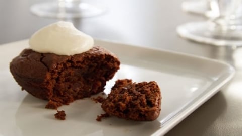 Gâteau au Chocolat, aux Dattes et aux Épices Mayas