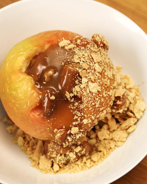 Gâteau au Fromage et Érable dans une Pomme