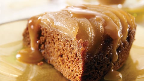 Gâteau aux Épices Renversé aux Poires et au Caramel