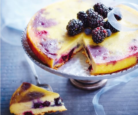 Gâteau magique aux fruits noirs