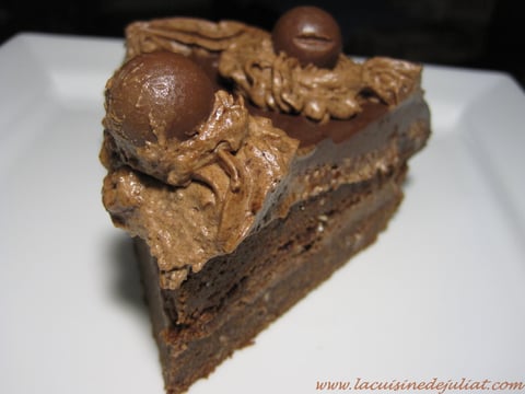 Gâteau Étagé au Chocolat et aux Noisettes