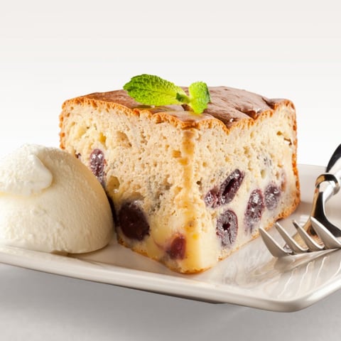 GÂTEAU MOELLEUX AUX CERISES ET CHEDDAR FORT D’ICI