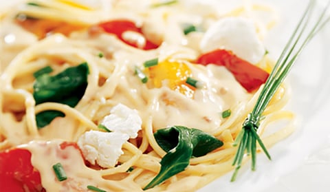 Linguine aux Épinards, aux Poivrons Grillés et au Fromage de Chèvre