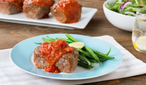 MINI-PAINS DE VIANDE À LA SAUCE MARINARA AU BASILIC