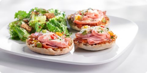 Mini Pizzas au Jambon Fumé Forêt Noire et Poivrons Grillés