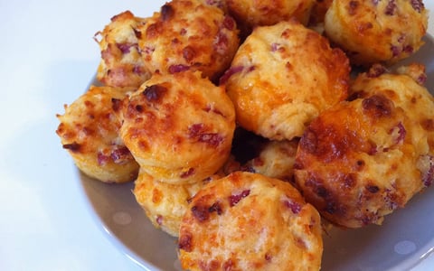 Muffins au Cheddar et Bacon