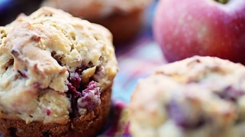Muffins aux Pommes et aux Framboises Réduits en Sucre