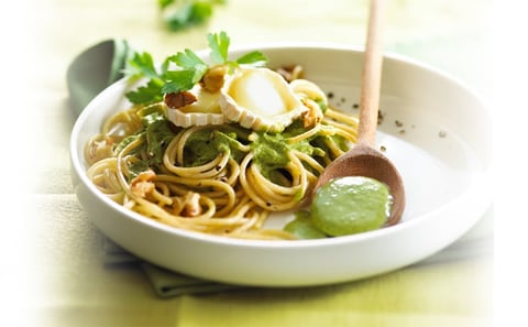 Pâtes à la Sauce aux Épinards, au Persil et au Fromage de Chèvre