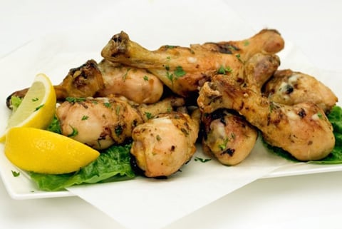 PILONS DE POULET AUX NOIX ÉPICÉES ET LE FLEURMIER DE CHARLEVOIX