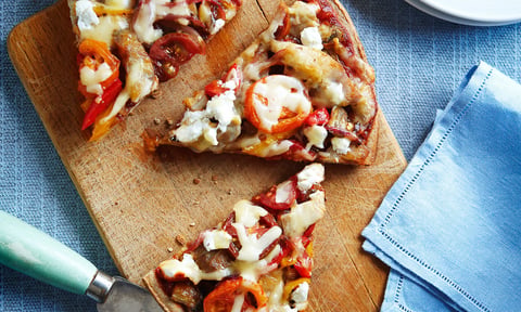 PIZZA CHASSEUR AU POULET ET AUX 3 FROMAGES