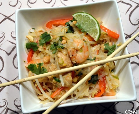 Pad Thaï Authentique au Poulet et aux Crevettes